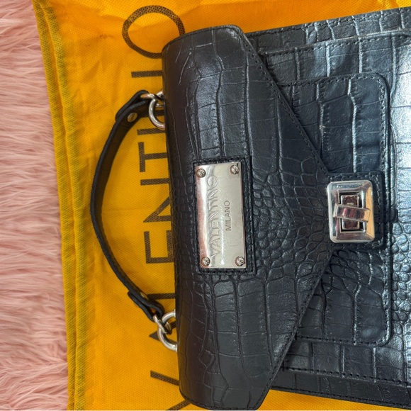 Used Valentino bag. Come with dust bag, in great condition. Real leather - Picture 6 of 6